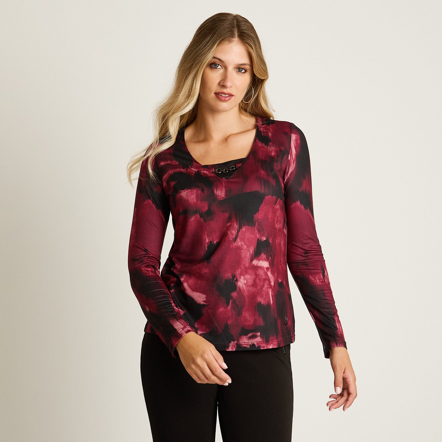 Polera Burdeo Manga Larga Elasticidad Media Sin Forro Calce Normal Tela Punto